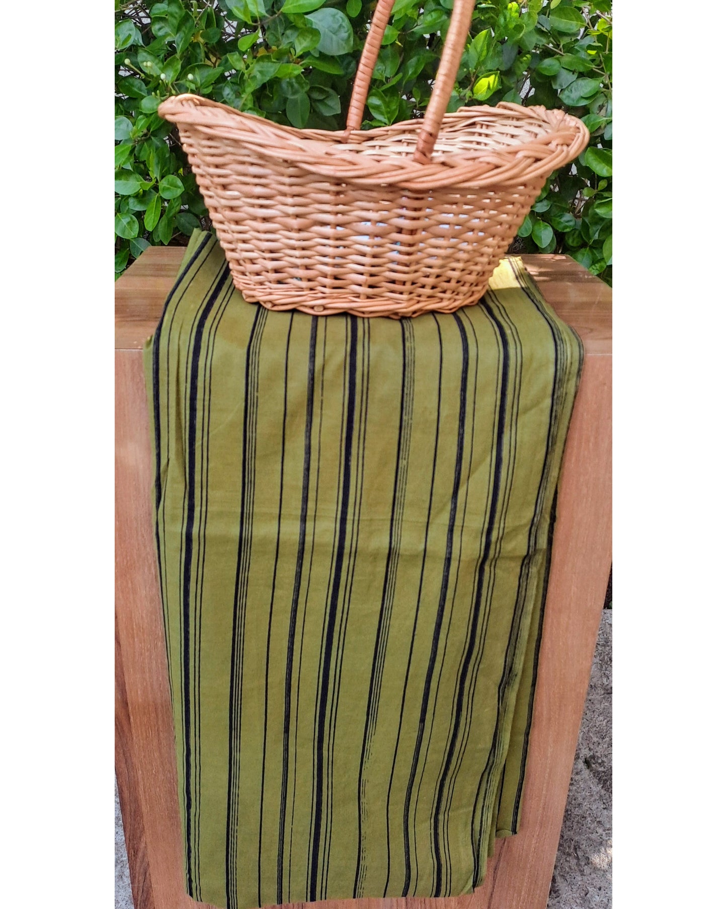 OLIVE GREEN HANDBLOCKED COTTON PRECUT 2.5 M FABRIC