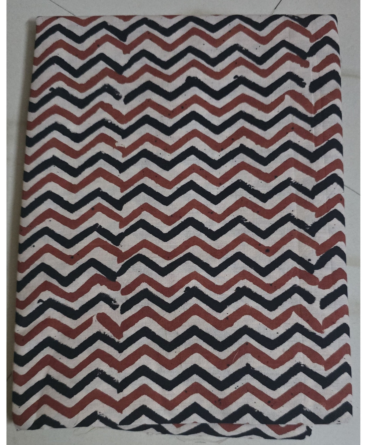 BEIGE ZIG-ZAG BLACK HANDBLOCKED COTTON PRECUT 2.5M FABRIC