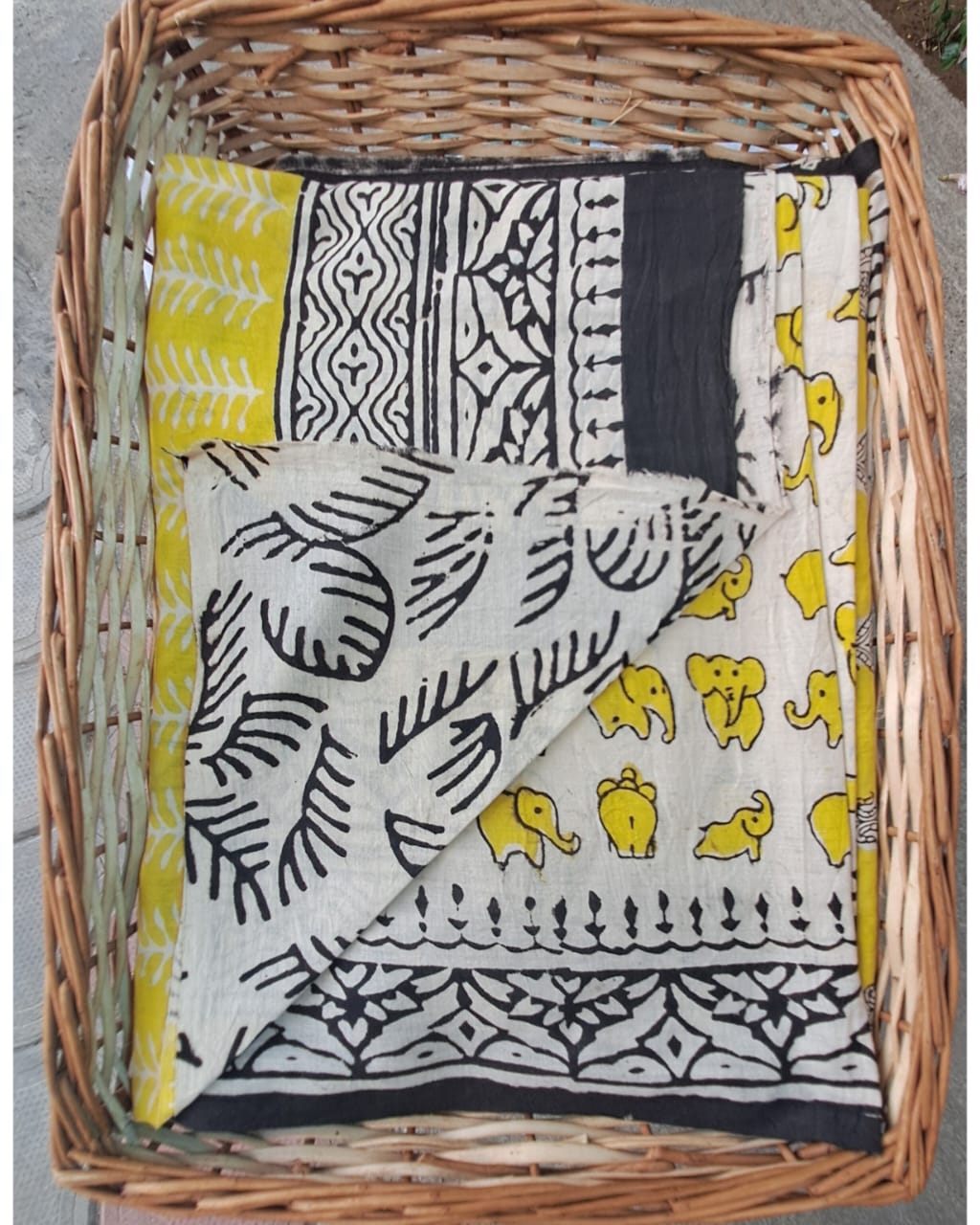 CREAM HANDBLOCK MULMUL SAREE