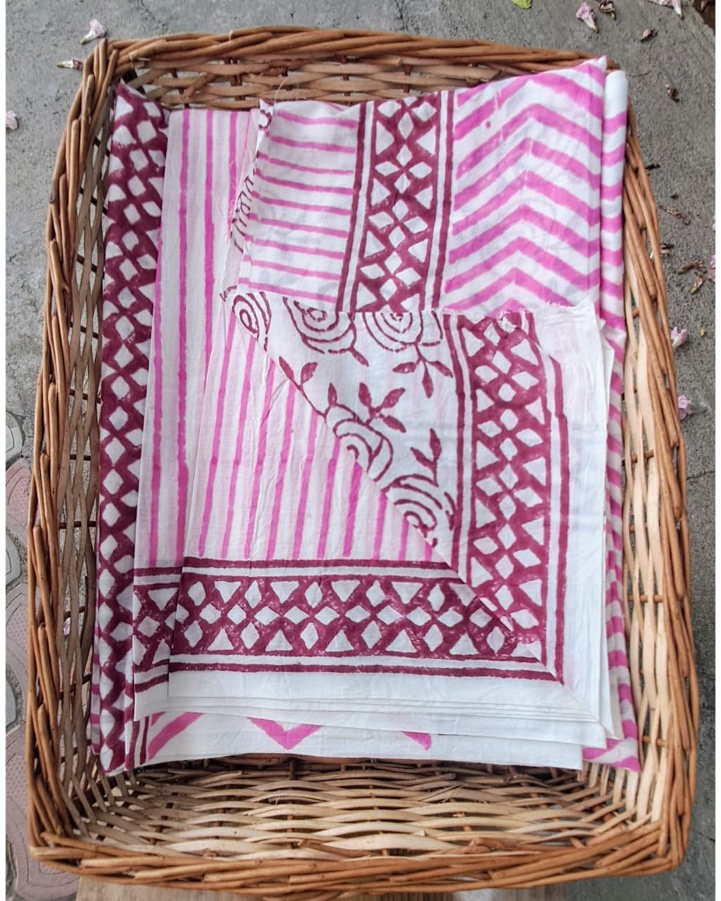 PINK GEOMETRIC HANDBLOCK MULMUL SAREE