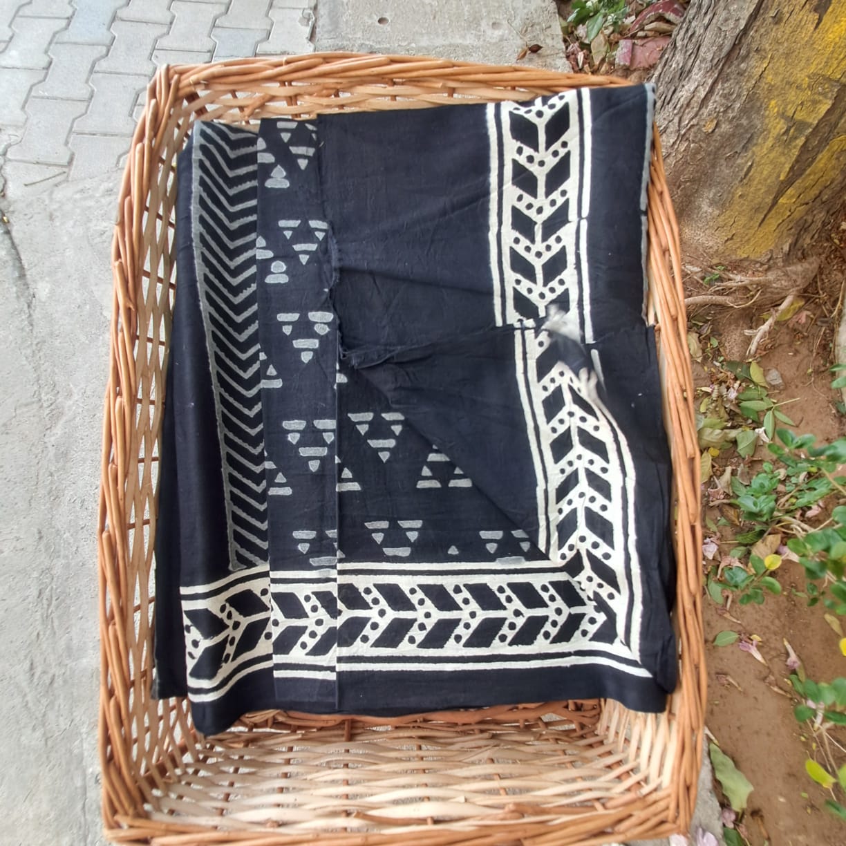 BLACK GEOMETRIC HANDBLOCK MULMUL SAREE