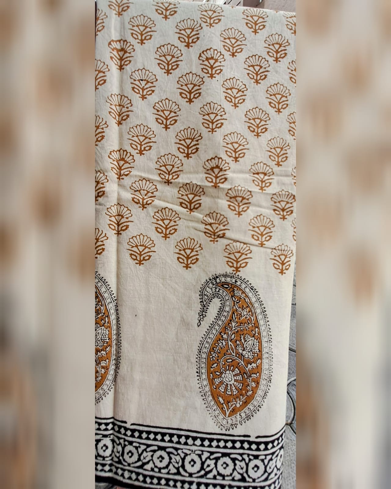 CREAM HANDBLOCK MUL MUL SAREE