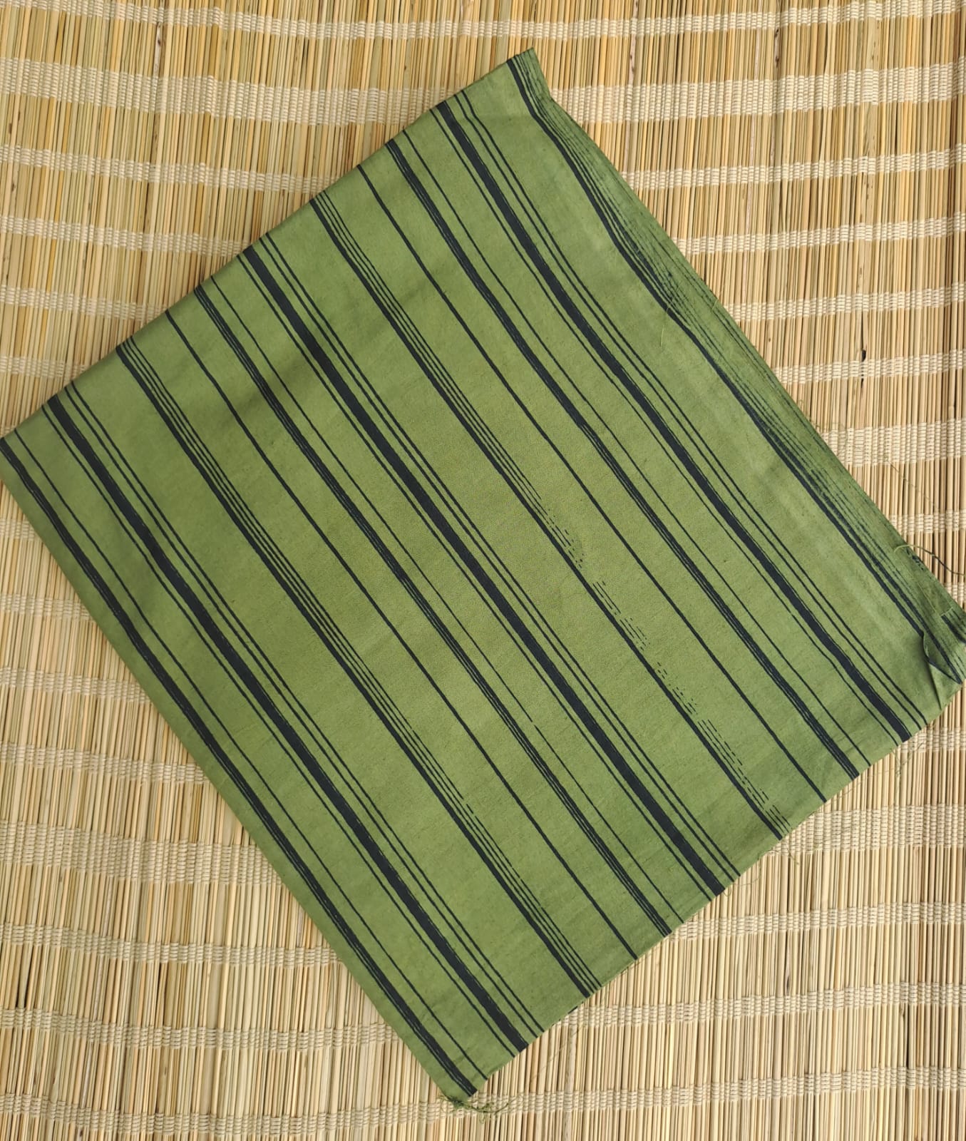 OLIVE GREEN HANDBLOCKED COTTON PRECUT 2.5 M FABRIC