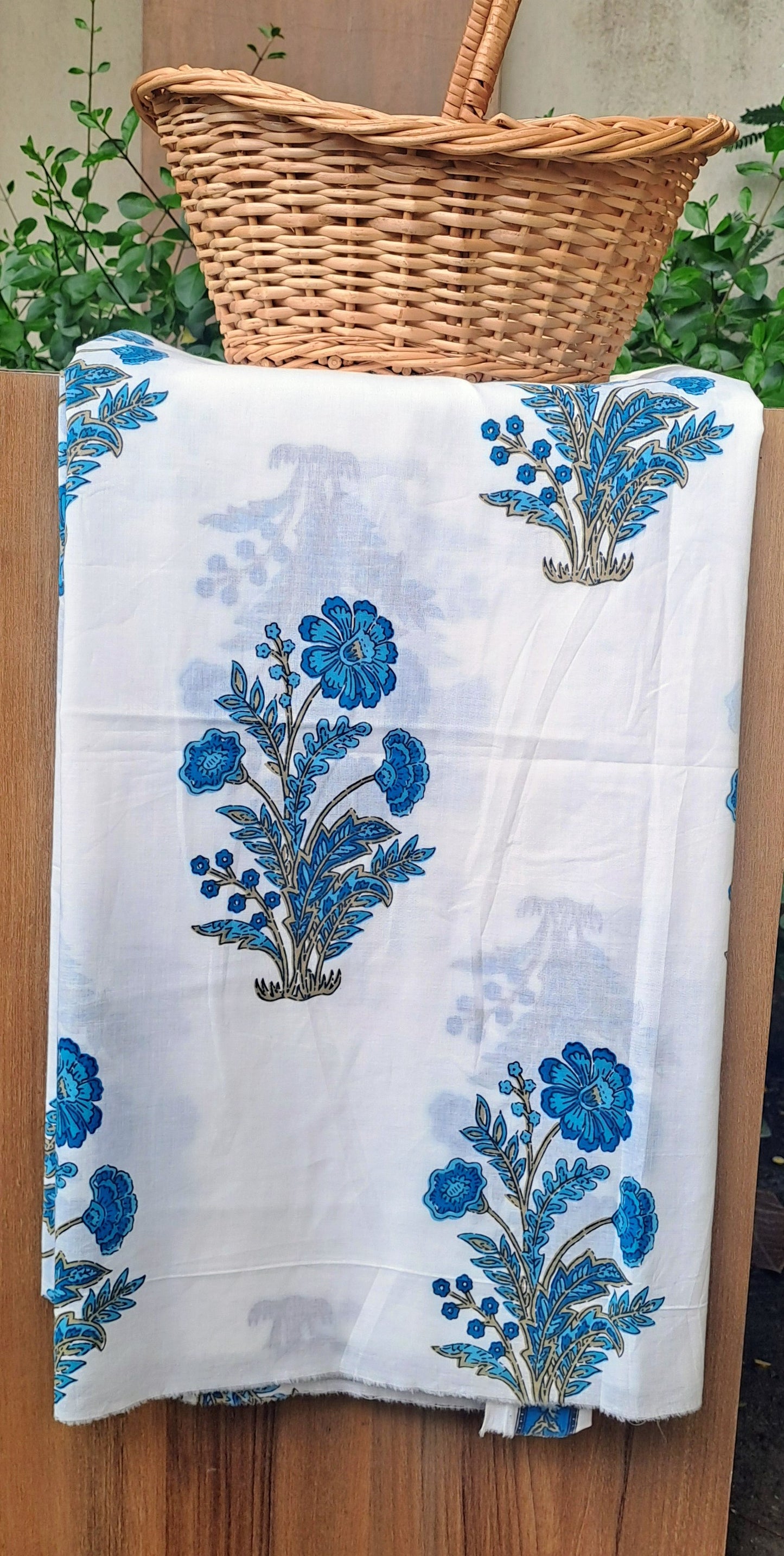 WHITE HANDBLOCKED COTTON PRECUT 2.5M FABRIC