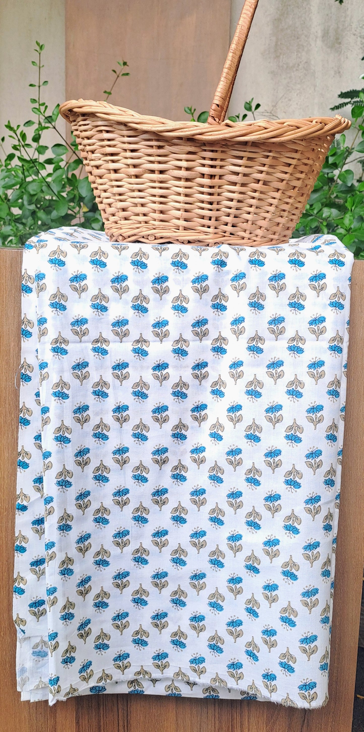 WHITE HANDBLOCKED COTTON PRECUT 2.5M FABRIC