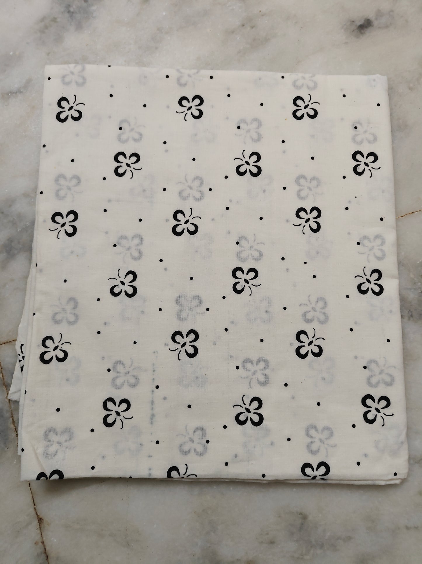 WHITE HANDBLOCKED COTTON PRECUT 2.5M FABRIC