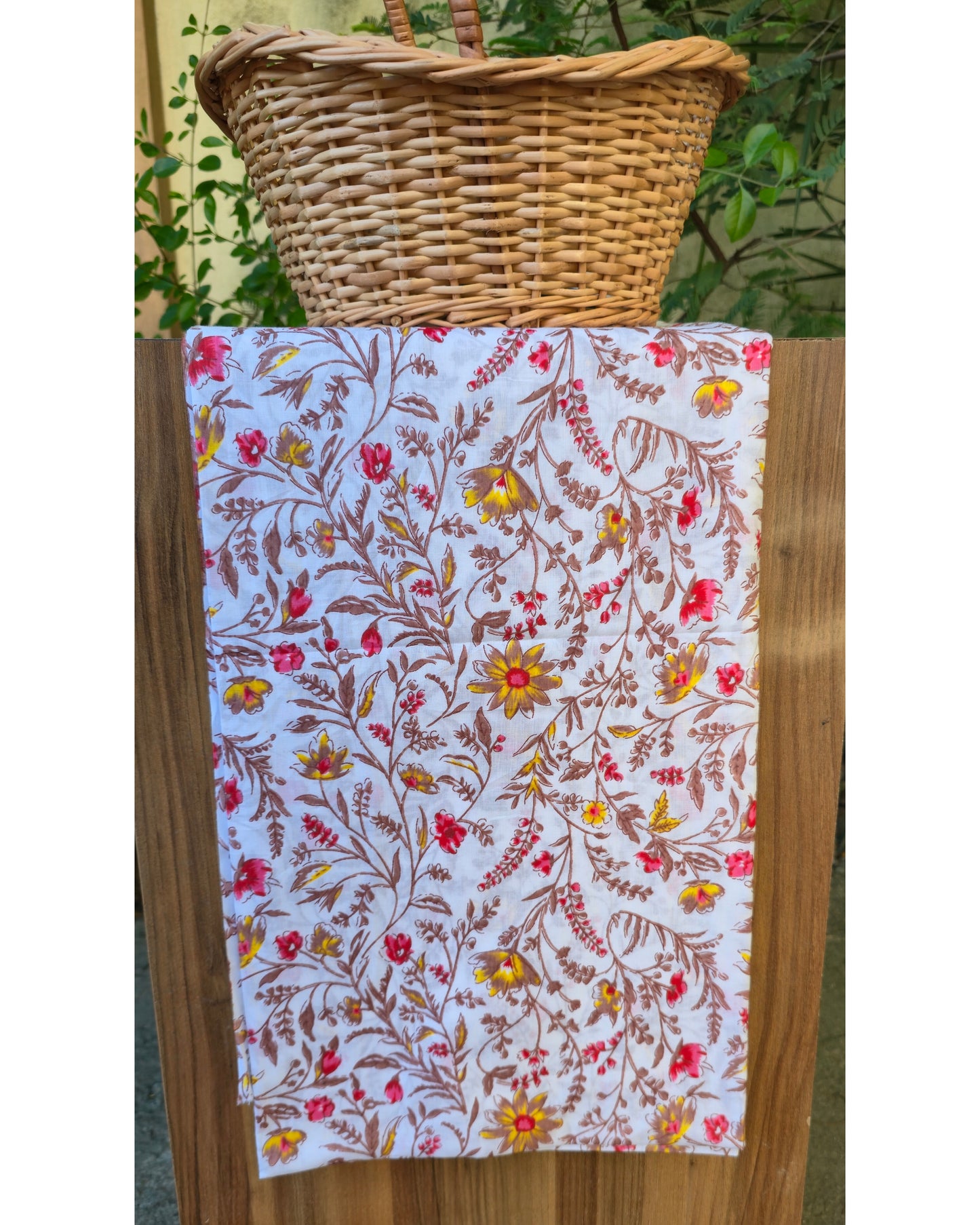 WHITE HANDBLOCKED COTTON PRECUT 2.5M FABRIC