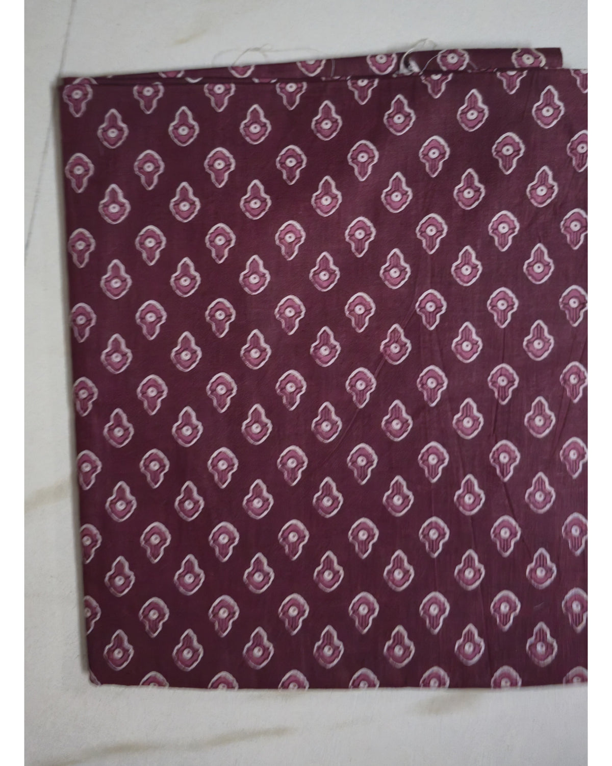 MAROON HANDBLOCKED COTTONPRECUT 2.5M FABRIC