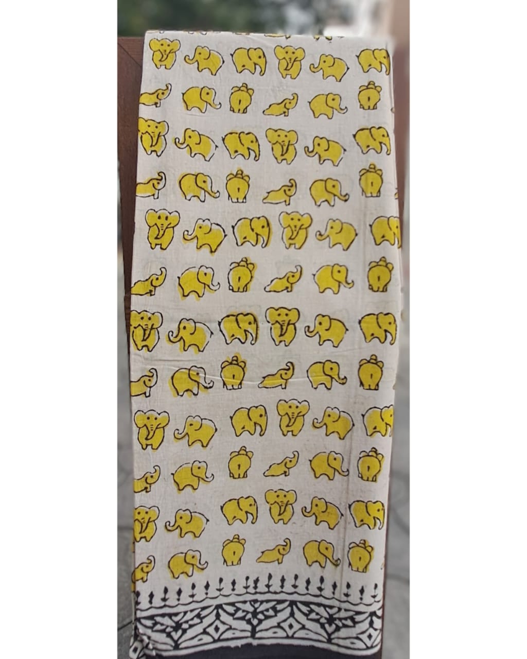 CREAM HANDBLOCK MULMUL SAREE