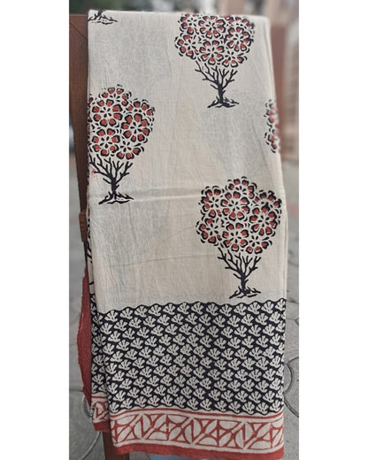 CREAM HANDBLOCK MULMUL SAREE