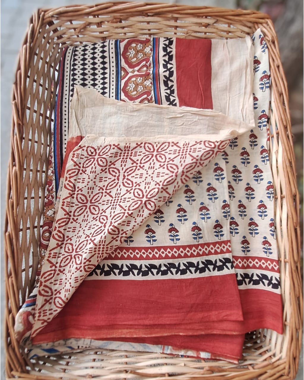 CREAM HANDBLOCK MULMUL SAREE