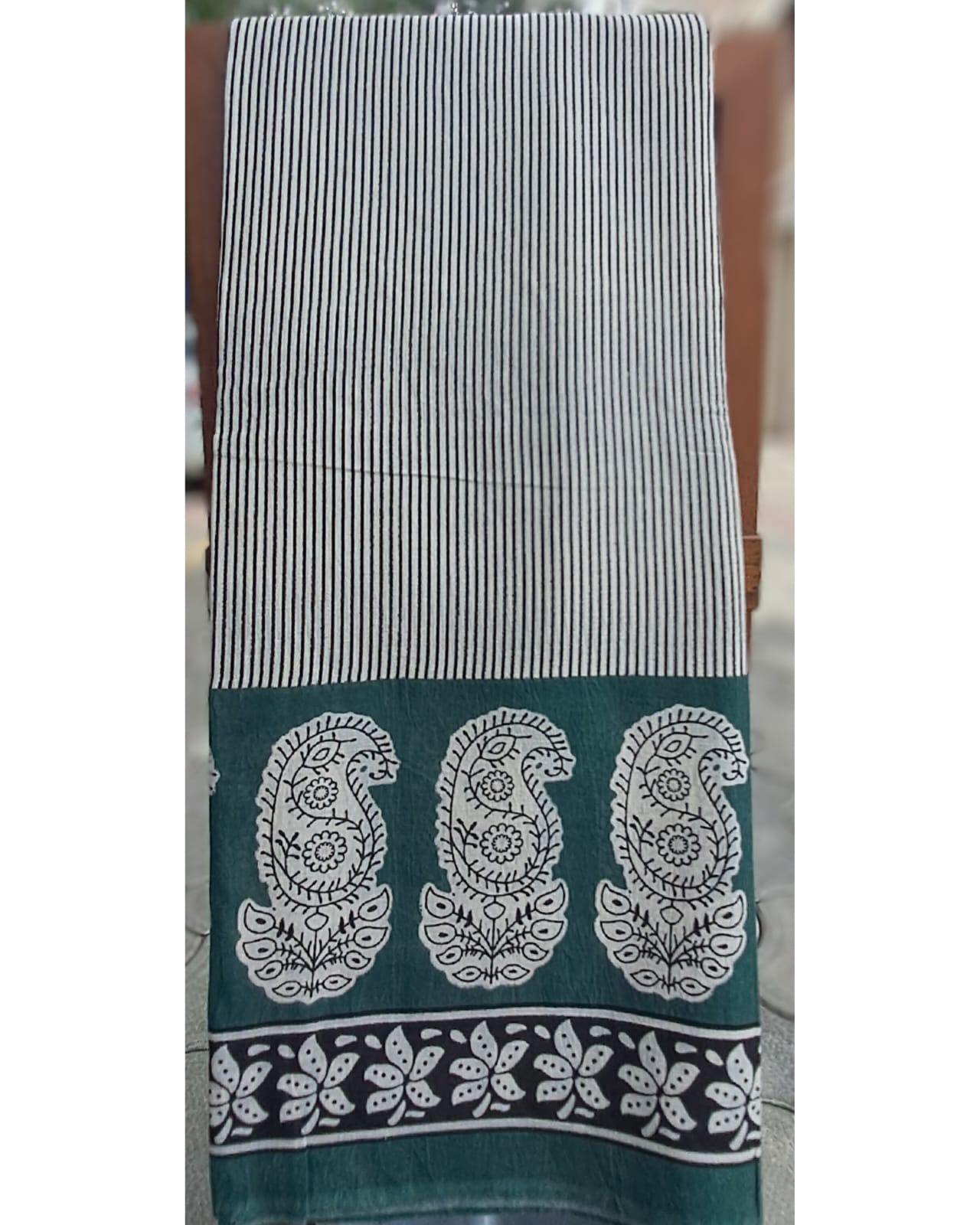 GREEN GEOMETRIC HANDBLOCK MULMUL SAREE