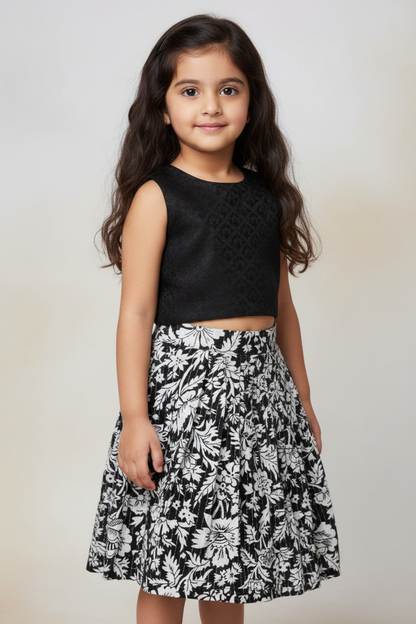 BLACK & WHITE HANDBLOCKED COTTON PRECUT 2.5M FABRIC