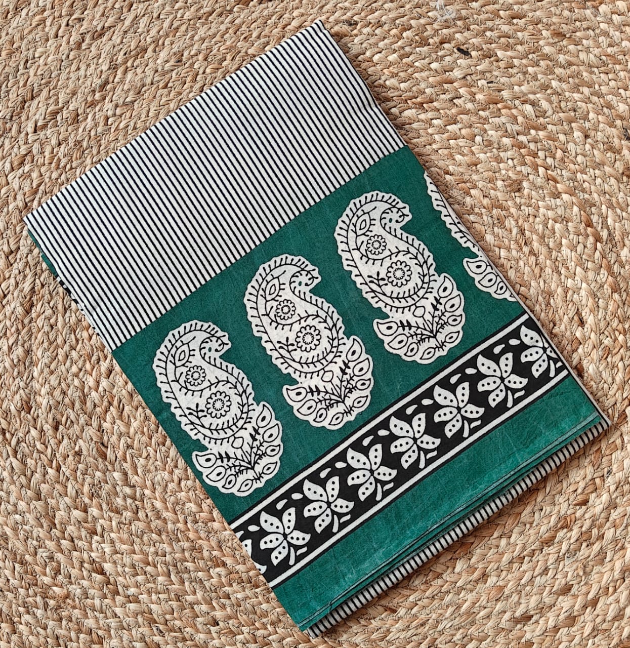 GREEN GEOMETRIC HANDBLOCK MULMUL SAREE