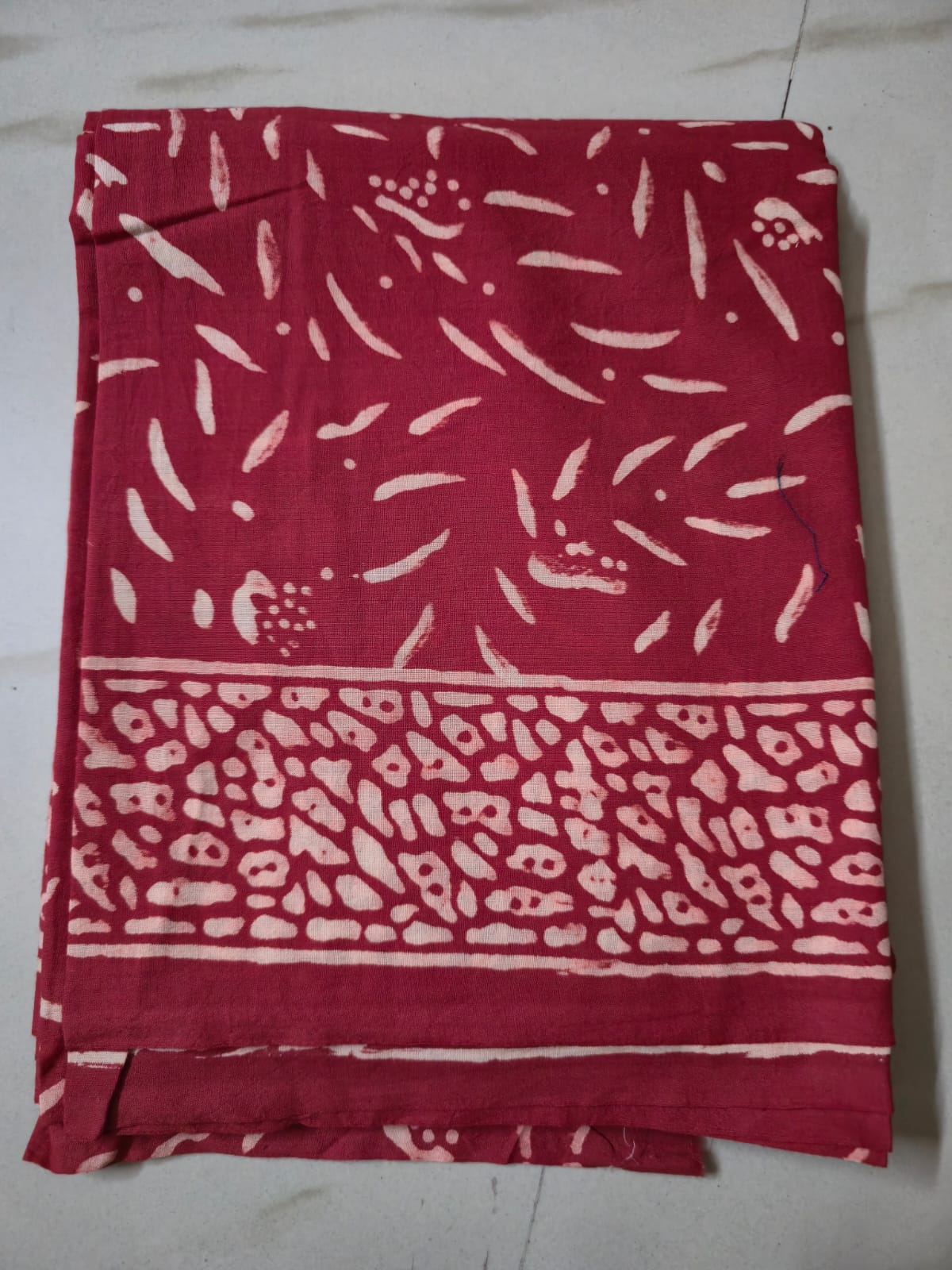 MAROON HANDBLOCKED COTTON PRECUT 2.5M FABRIC