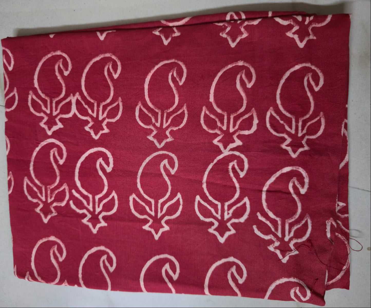 MAROON HANDBLOCKED COTTON PRECUT 2.5M FABRIC